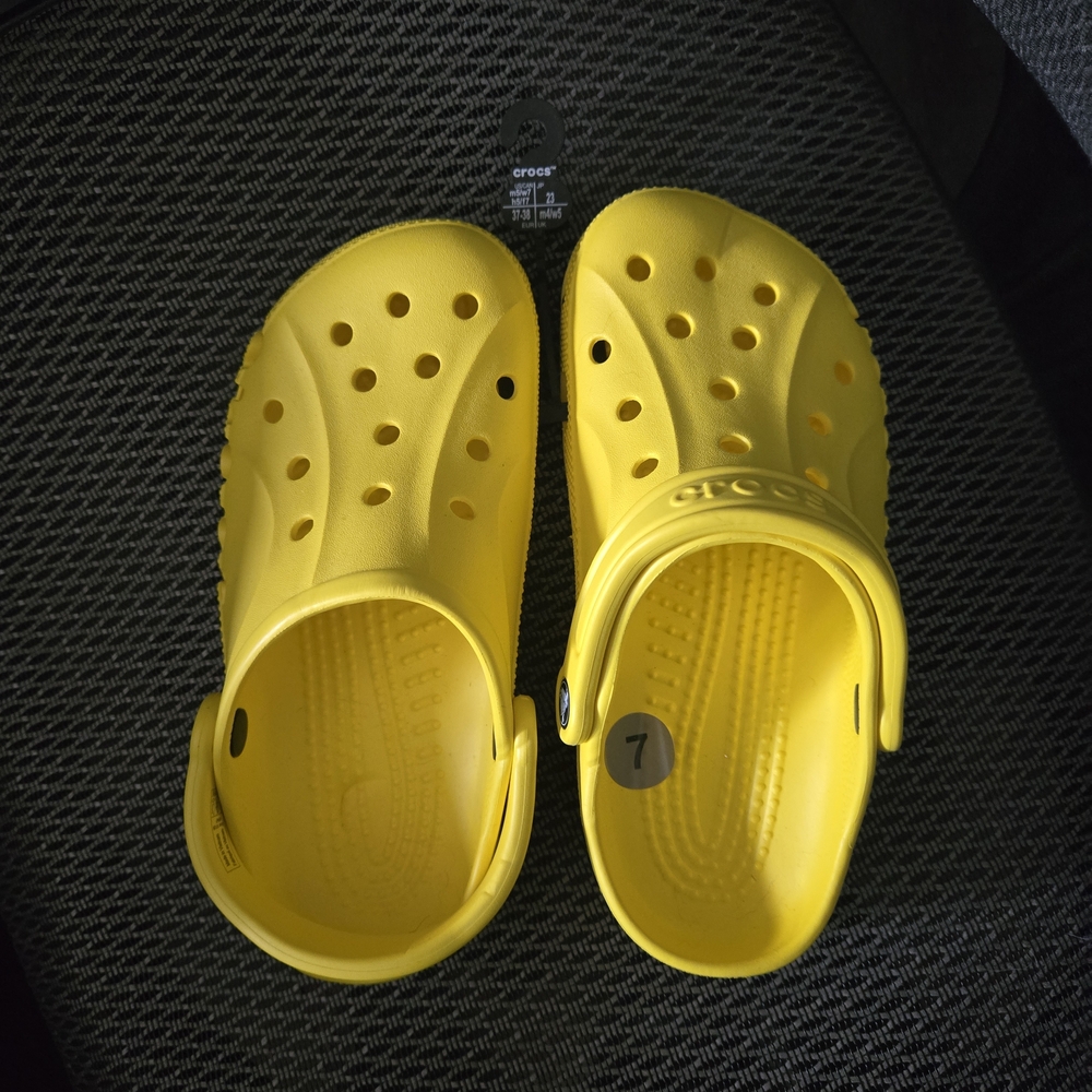 CROCS Classic Clog in Yellow S-7 Adult - Picture 3 of 3